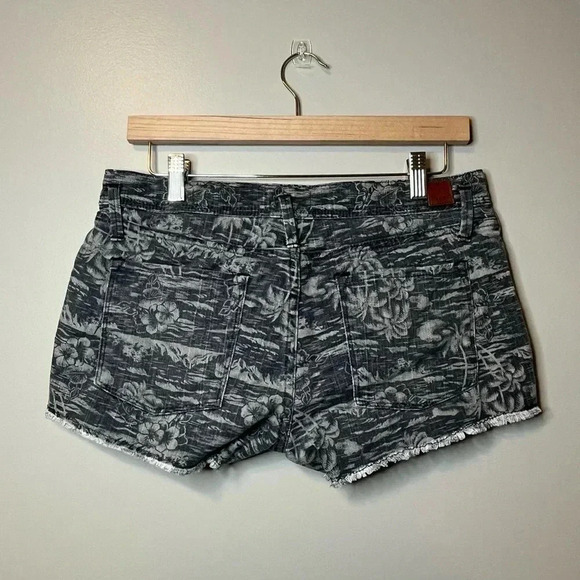 Roxy Denim Tropical Print Shorts - Picture 3 of 10